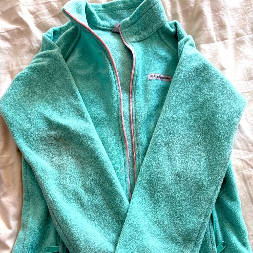 Columbia Teal Fleece Jacket. Lightly worn. Worth the price. Girls Size 8.